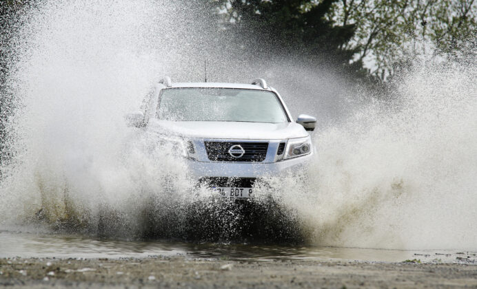 Nissan navara &ouml;nden g&ouml;r&uuml;n&uuml;m