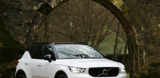 Volvo XC40 D4 Testi