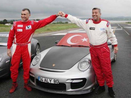Şarkıcı Metin Şentürk'ün Dünya Engelliler Hız Rekoru