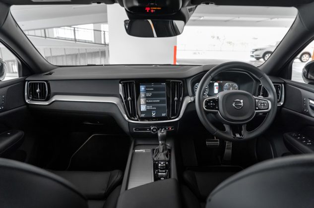 Volvo S60 ve Jaguar XE
