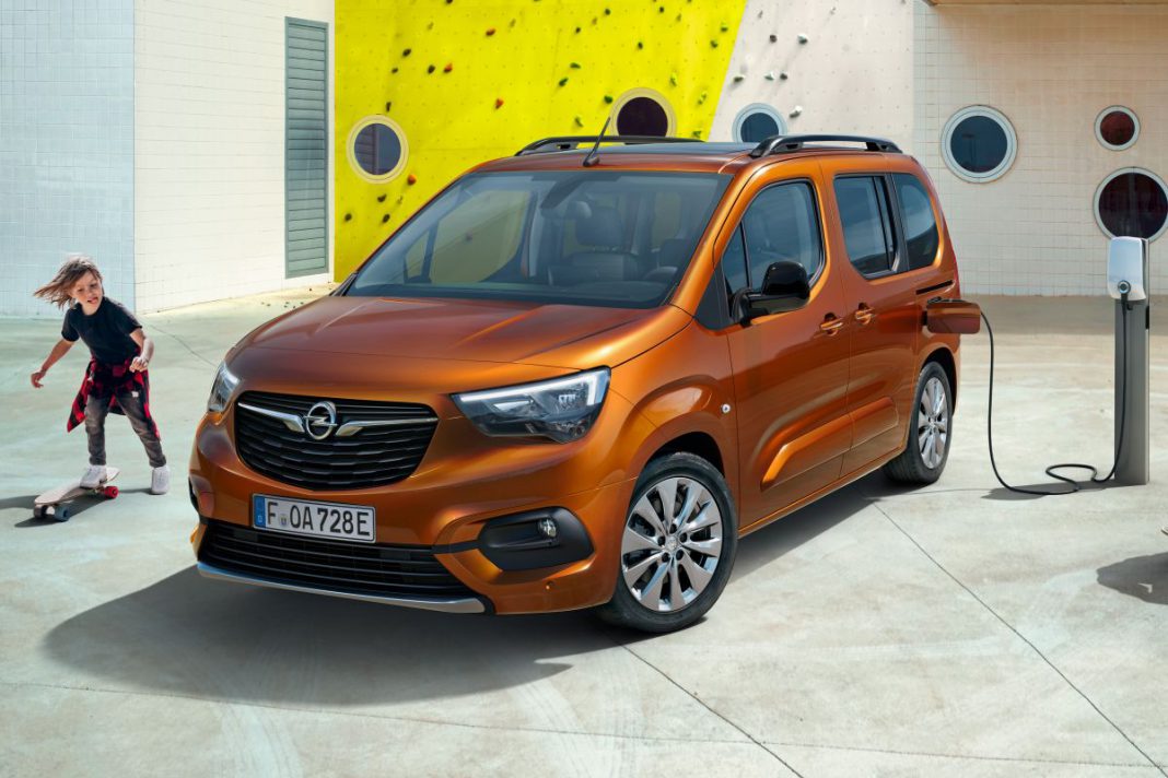 opel-combo-e-life-kapak