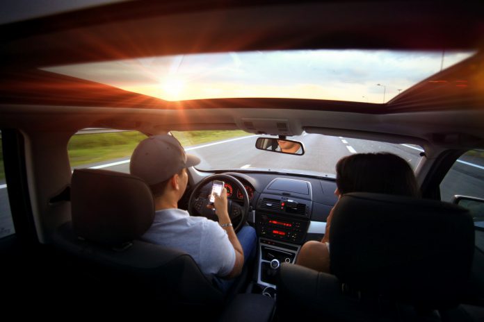 Sunroof tan Gelen Rüzgar Sesi