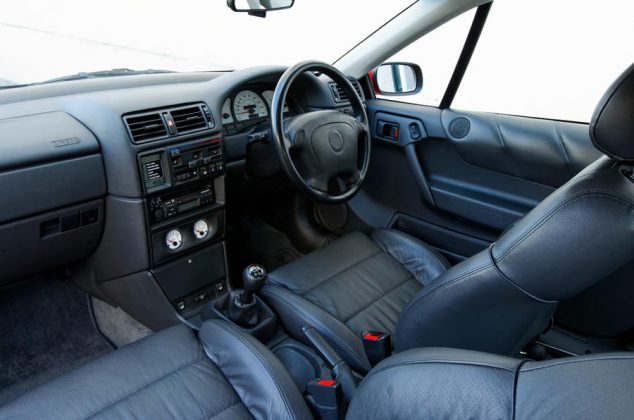 Opel Calibra i&ccedil; mekan