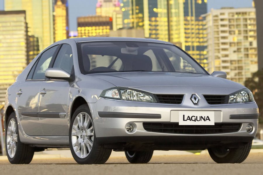 2006-Renault-Laguna-sedan-silver-press-image-1200x800