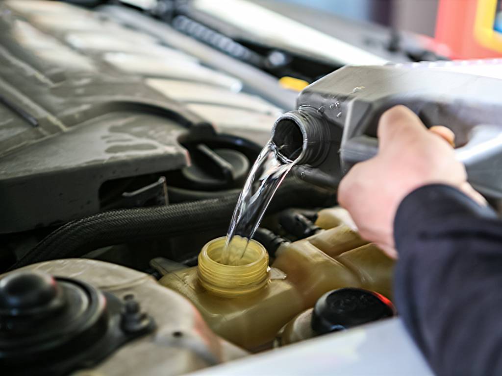motor suyu araba neden su eksiltir