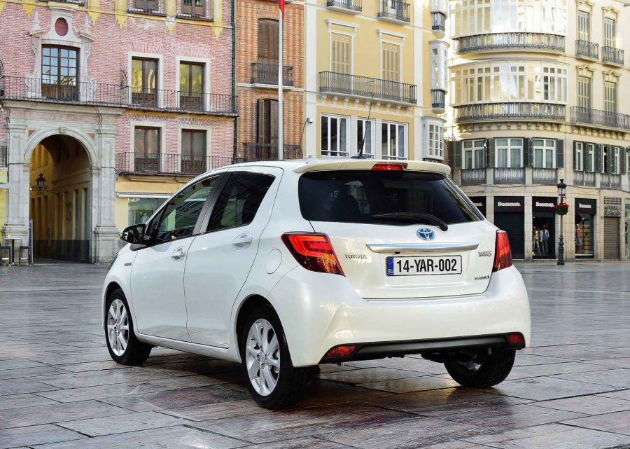 Toyota-Yaris_2015_1600x1200_wallpaper_3a