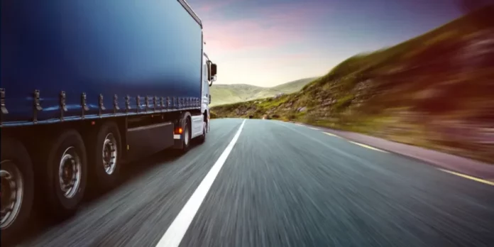 Truck-road-beautiful-scenery-1280x640 tır yolculuğu şoför hakları
