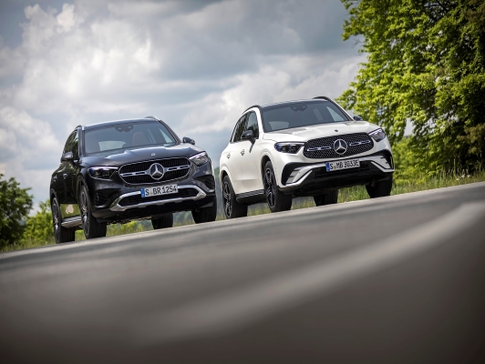 Yeni Mercedes-Benz GLC, beyaz ve siyah, önden görünüm