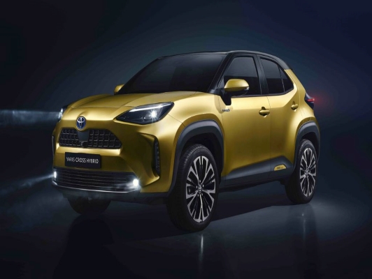 Toyota Yaris Cross 2022, önden görünüm, altın rengi
