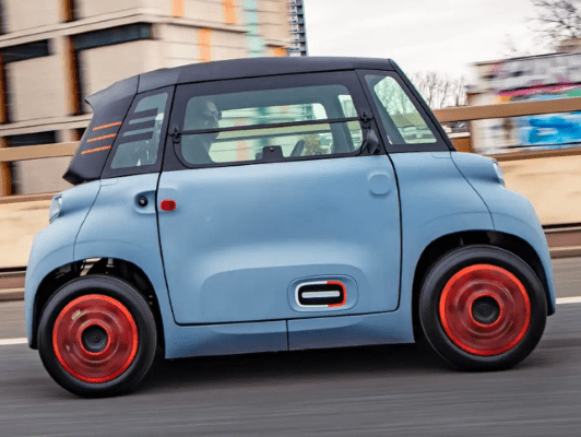 Citroen Ami, mavi renk, yandan görünüm