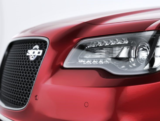 2023 Chrysler 300C ön kaput detay