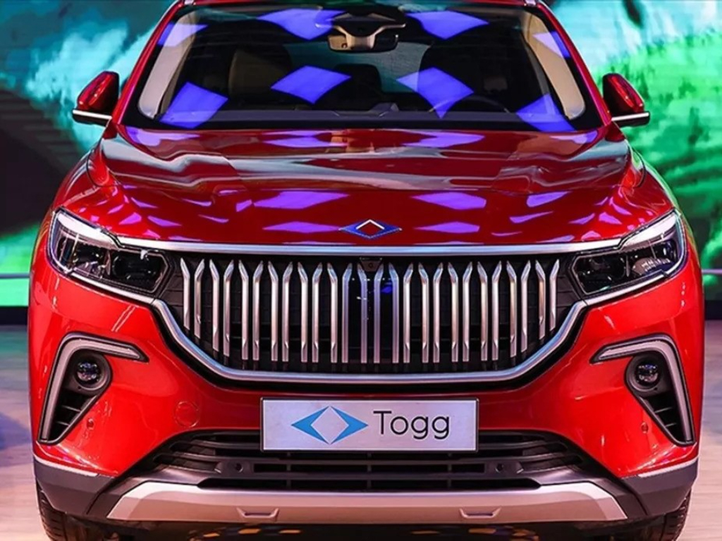 togg c-suv modeli (1) Kırmızı renk TOGG C-SUV