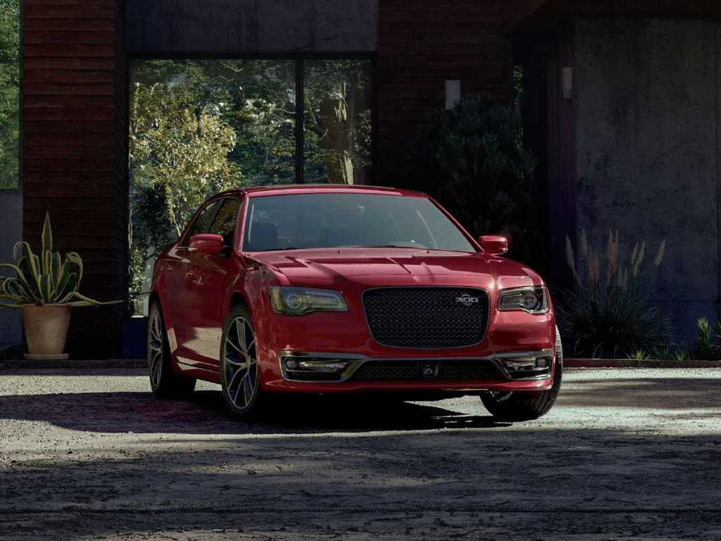 Chrysler sınırlı üretim 300S kapak (1) Chrysler sınırlı üretim 300S önden görünüm