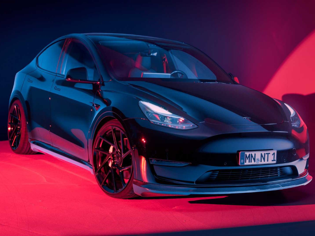 Modifiyeli Tesla Model Y (1) Modifiyeli Tesla Model Y önden görünüm
